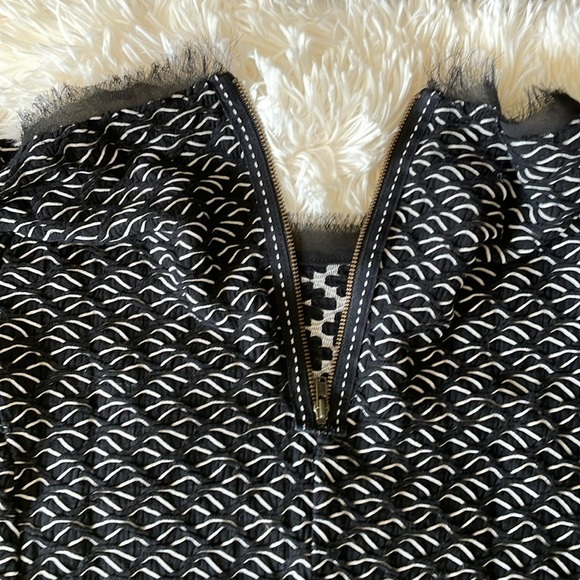 Anthropologie 9-H15 Stcl NWOT Black/ White Textured Fringe Blouse Size Small - Picture 9 of 10